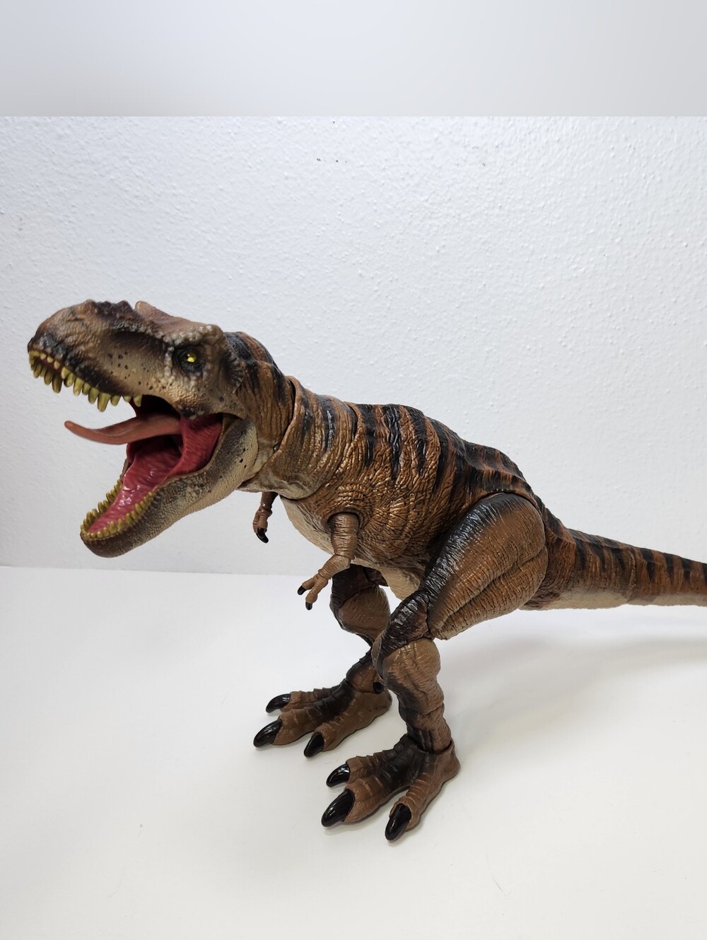 Mattel Jurassic Park Hammock Collection 24" T-Rex Deluxe Articulation Dinosour